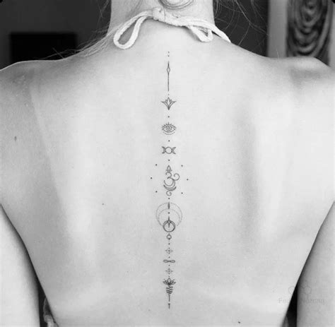 tatouage colonne vertebrale femme|Tatouage colonne vertébrale : les 50 plus beaux。